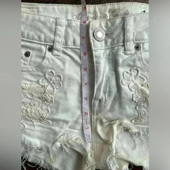 American Eagle Outfitters White Floral Embroidered Stretch Jean Short shorts  0 - Picture 8 of 11